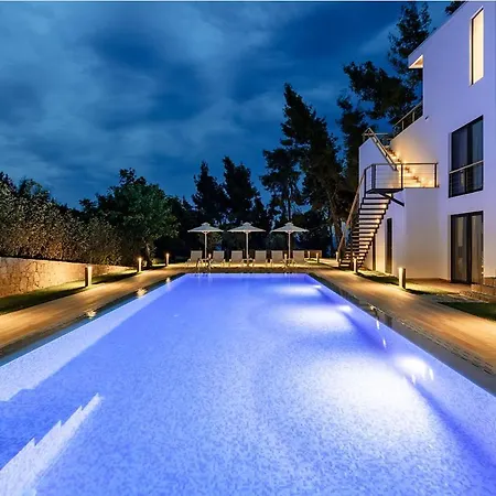 Eos Luxury Kryopigi