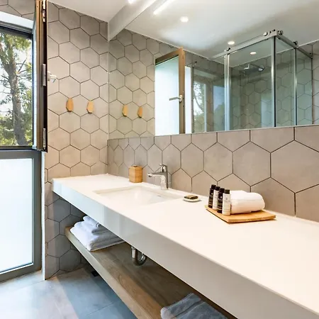 منتجع Eos Luxury كريوبيجي